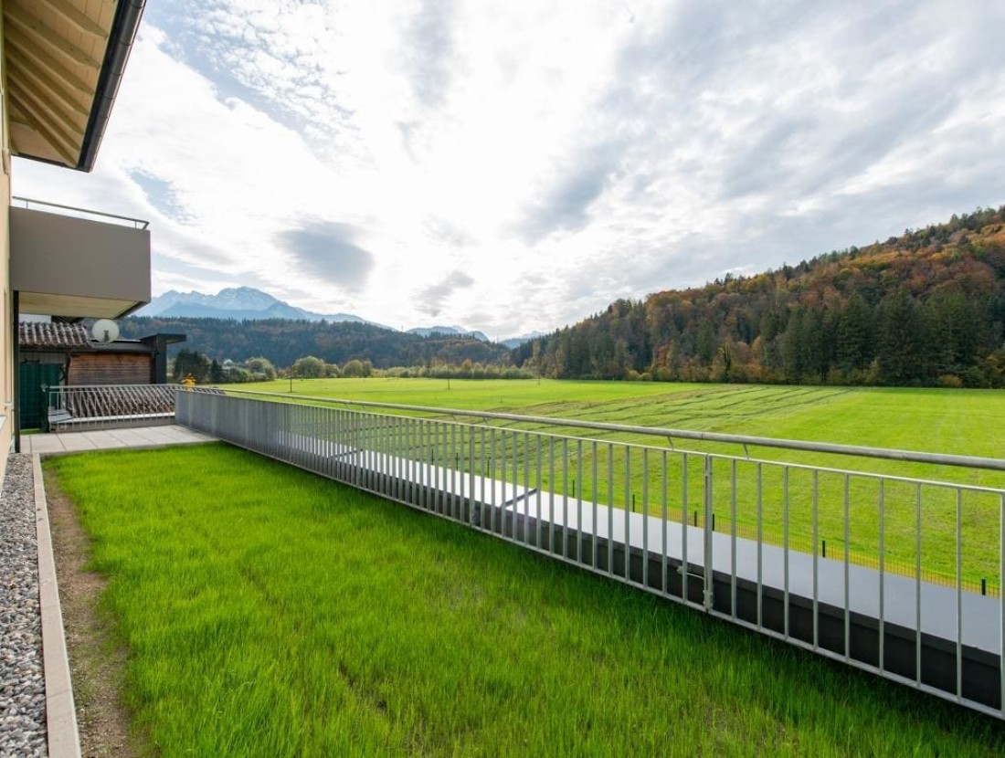 Lage im Grünen mit Terrasse