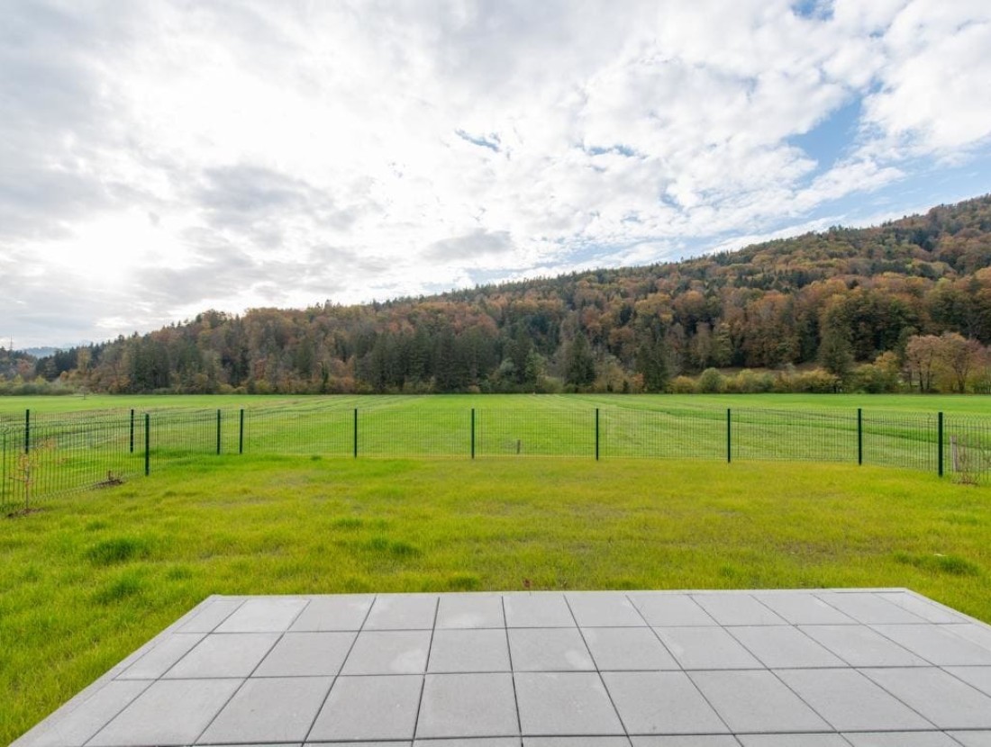 Lage im Grünen mit Terrasse