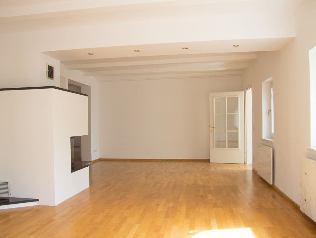 Wohnzimmer mit Kachelofen