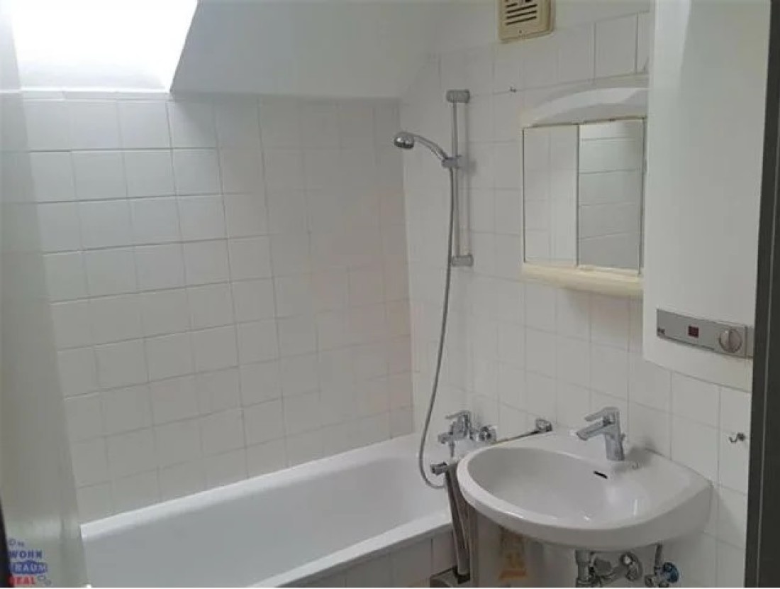  Badezimmer mit Badewanne